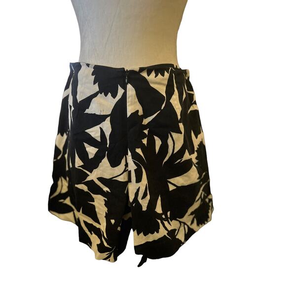 Cache Vintage Black & White Abstract Tropical Floral Wrap Skort, Women's Size 8 - Picture 3 of 6